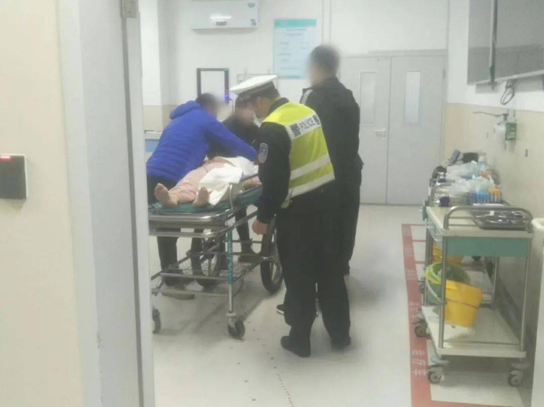 危险!16岁少年竟无证驾车上高速休闲区蓝鸢梦想 - Www.slyday.coM 危险!16岁少年竟无证驾车上高速休闲区蓝鸢梦想 - Www.slyday.coM