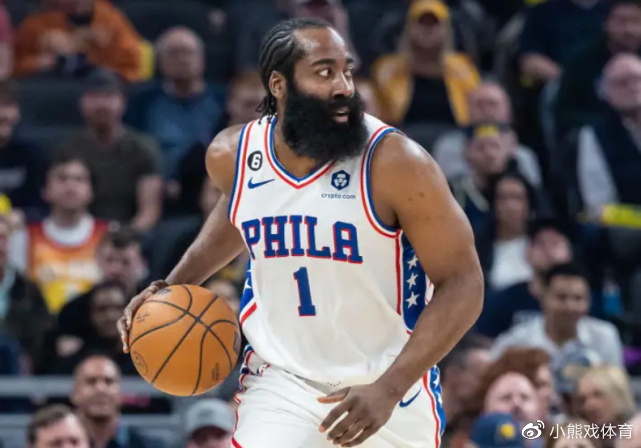 哈登在雄鹿的新角色定位如何影响球队攻防两端表现