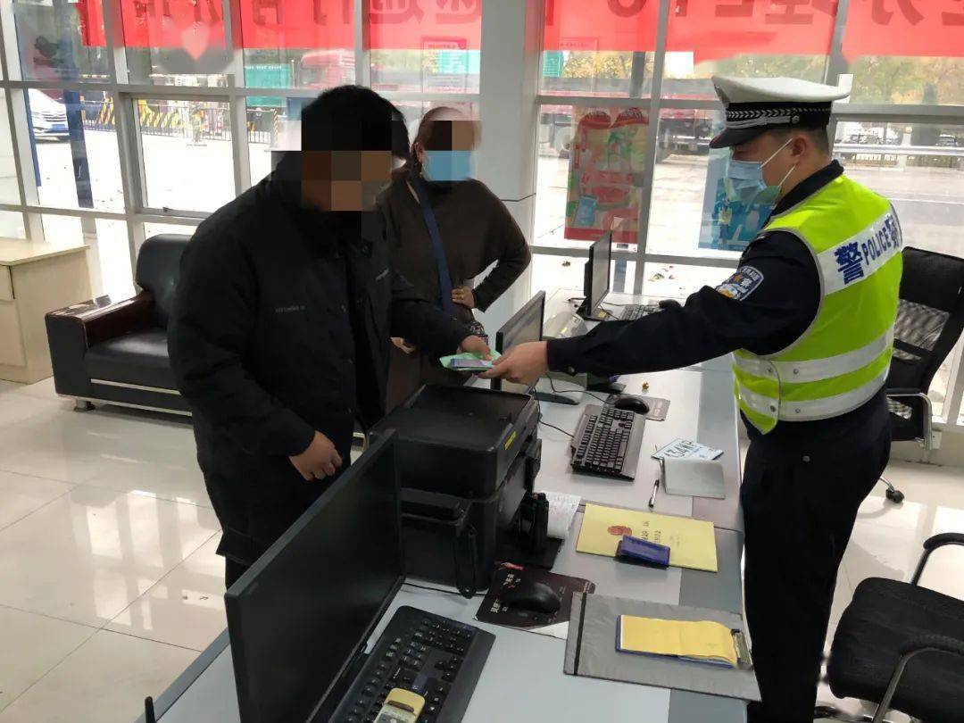 危险!16岁少年竟无证驾车上高速休闲区蓝鸢梦想 - Www.slyday.coM 危险!16岁少年竟无证驾车上高速休闲区蓝鸢梦想 - Www.slyday.coM