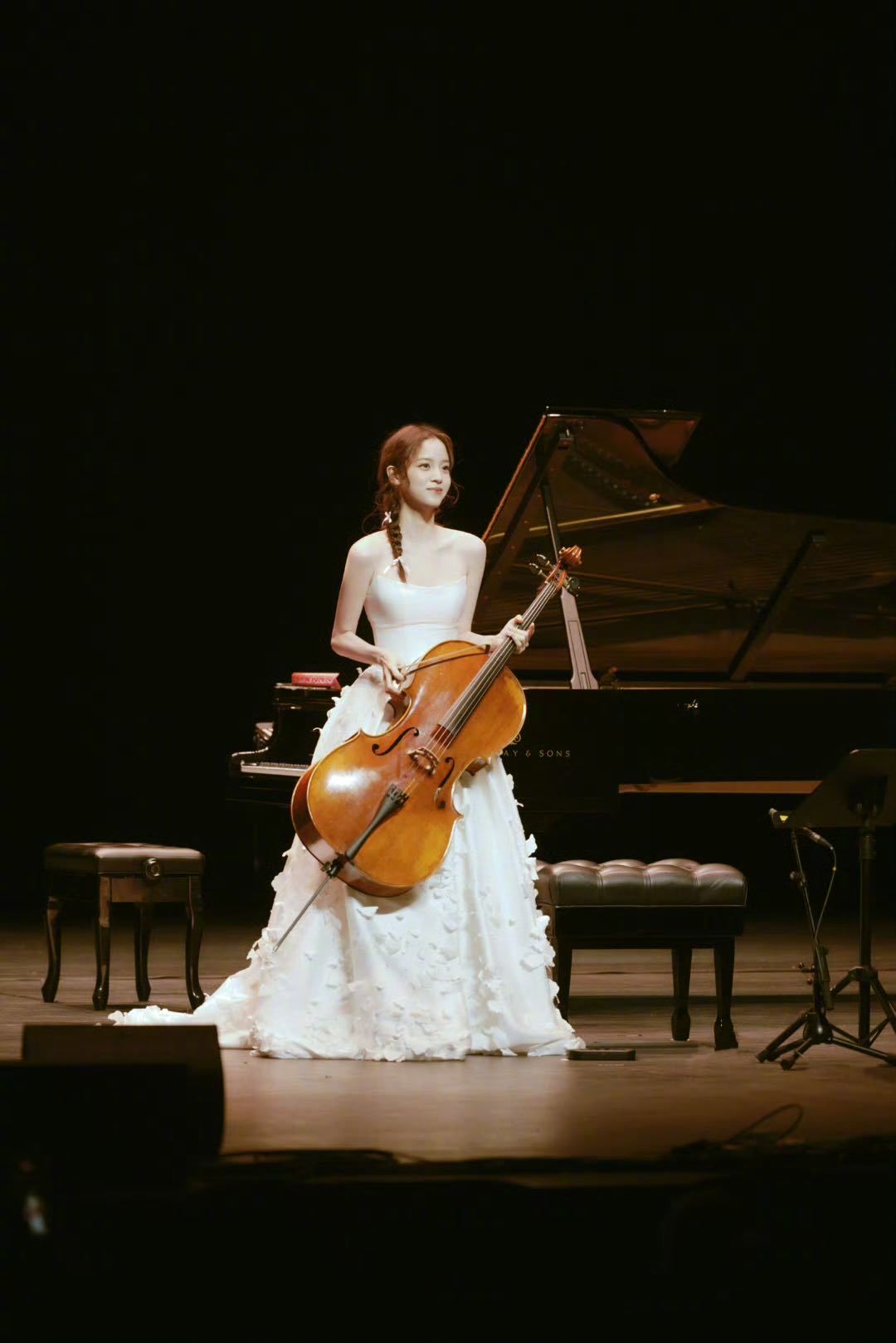 欧阳娜娜大提琴演绎谢霆锋《香水》,乐手招募现场曝光