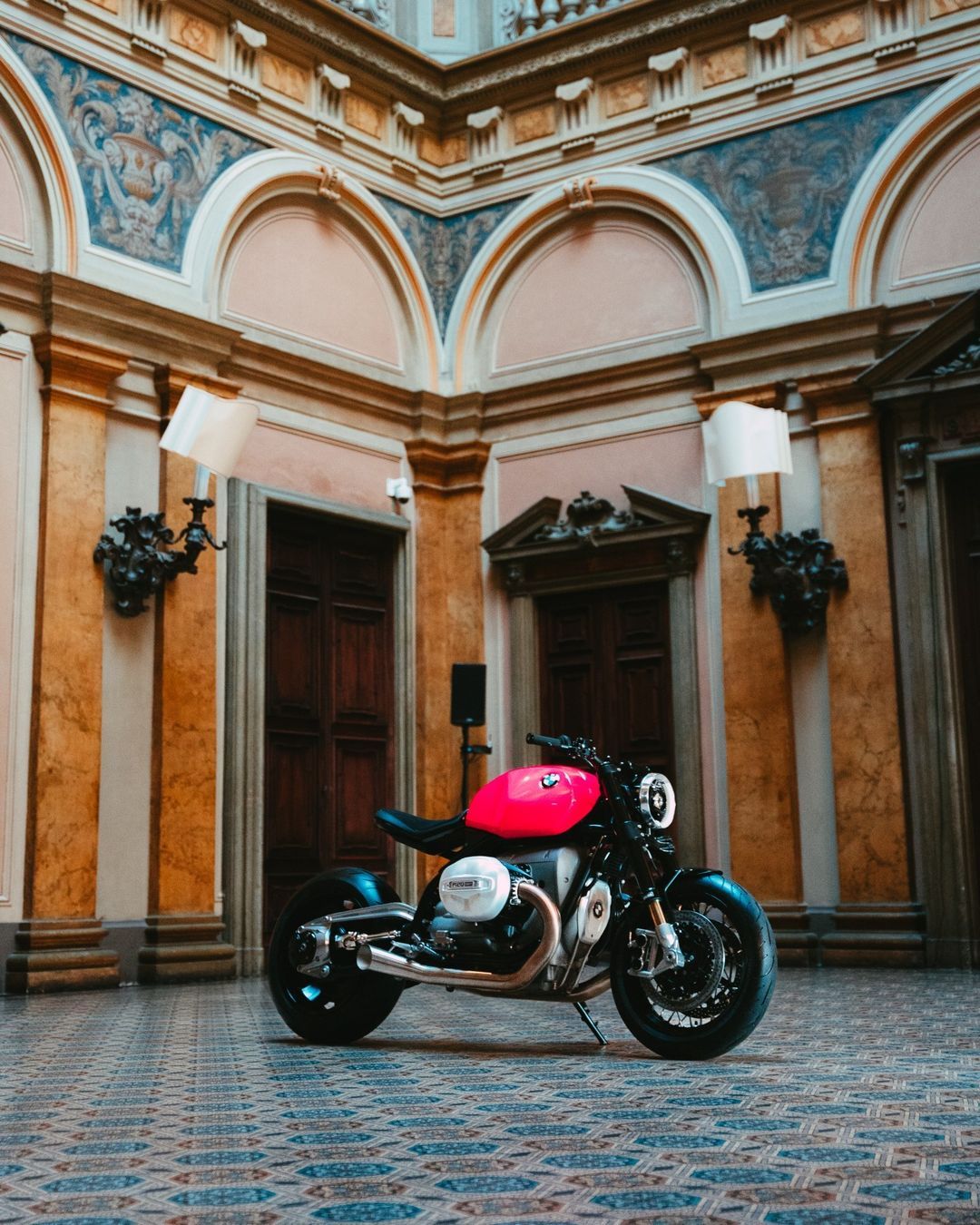 美图赏析丨BMW摩托车R20概念车