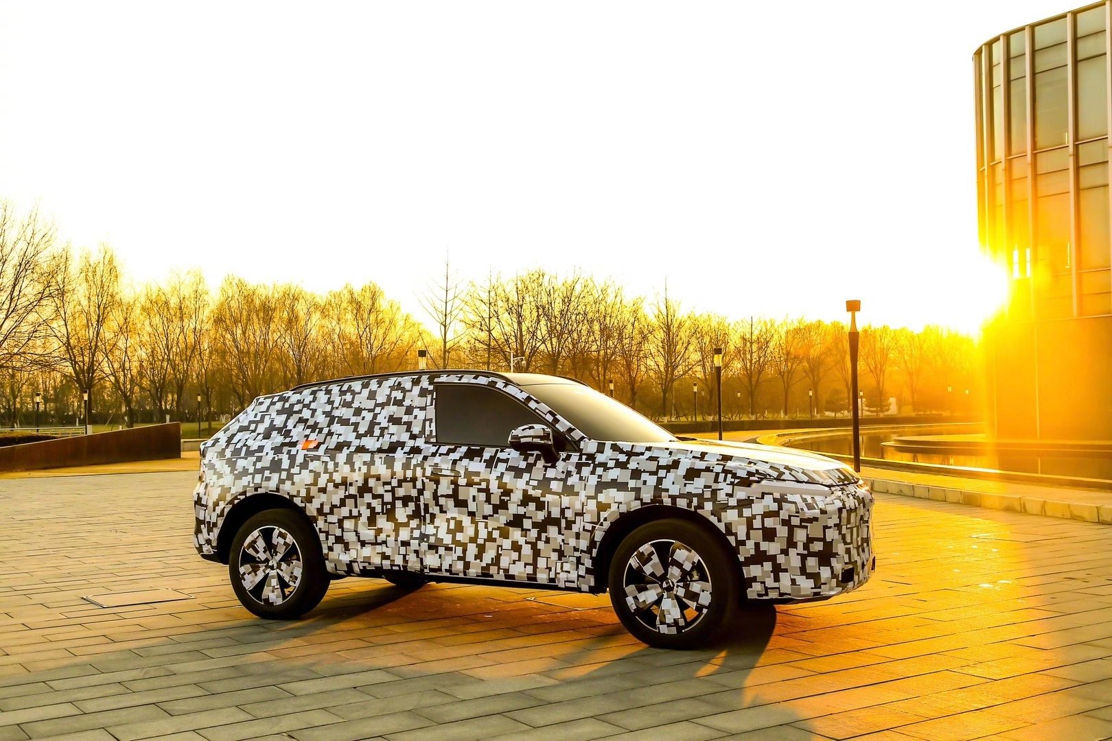 WEY品牌旗下全新SUV车型的路试谍照……