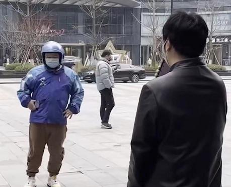 一孕妇让外卖小哥跳舞,送老公特殊惊喜,网友:证明我送不了外卖休闲区蓝鸢梦想 - Www.slyday.coM 一孕妇让外卖小哥跳舞,送老公特殊惊喜,网友:证明我送不了外卖休闲区蓝鸢梦想 - Www.slyday.coM