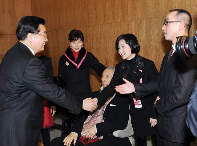 何超琼24岁访京照曝光!打扮时尚甜美,揭赌王家训:爱国爱港爱澳休闲区蓝鸢梦想 - Www.slyday.coM 何超琼24岁访京照曝光!打扮时尚甜美,揭赌王家训:爱国爱港爱澳休闲区蓝鸢梦想 - Www.slyday.coM