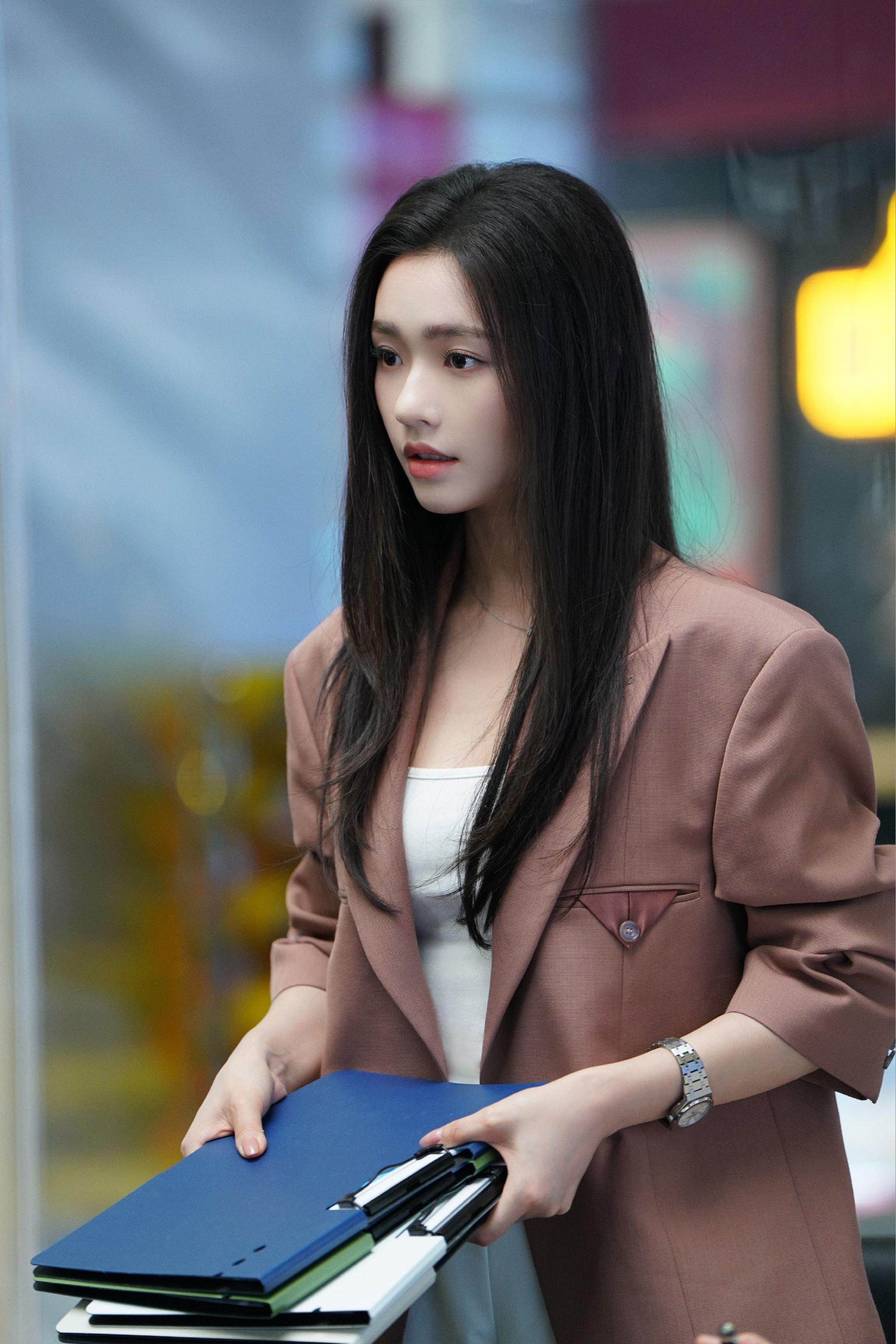 游戏策划师林允全心投入打造玩家心中世界