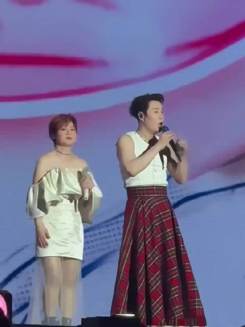 喜听着你 安静的唱歌 里面有你有我