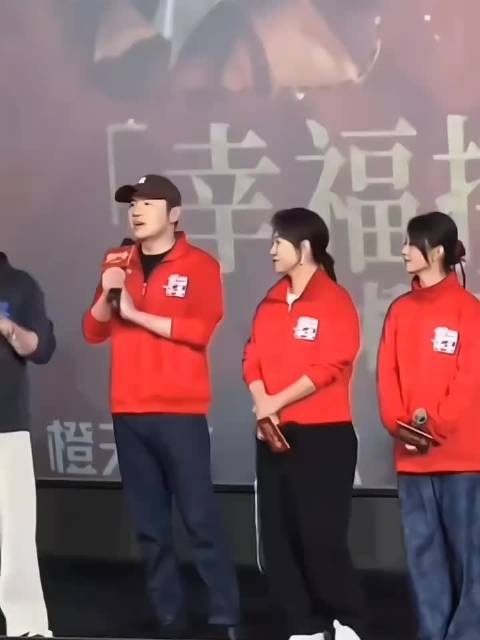 哈哈哈耀文又害羞啦！