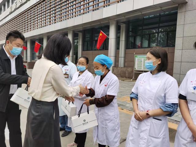 石家庄高新区爱心企业向高新区管委会捐赠864万疫情防控物资休闲区蓝鸢梦想 - Www.slyday.coM 石家庄高新区爱心企业向高新区管委会捐赠864万疫情防控物资休闲区蓝鸢梦想 - Www.slyday.coM