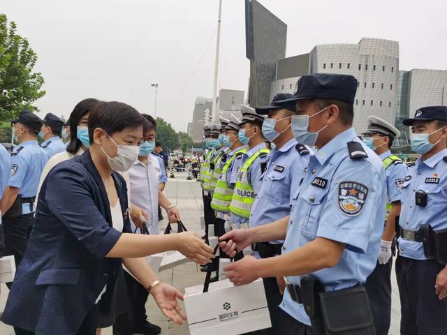 石家庄高新区爱心企业向高新区管委会捐赠864万疫情防控物资休闲区蓝鸢梦想 - Www.slyday.coM 石家庄高新区爱心企业向高新区管委会捐赠864万疫情防控物资休闲区蓝鸢梦想 - Www.slyday.coM