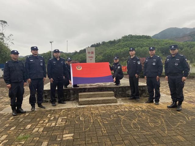 公安抗疫一线休闲区蓝鸢梦想 - Www.slyday.coM 公安抗疫一线休闲区蓝鸢梦想 - Www.slyday.coM