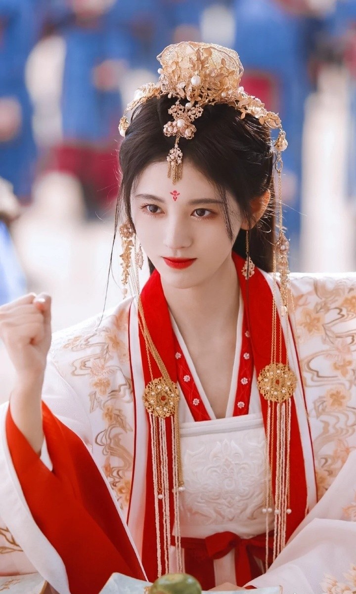 日本女演员有照片不知道叫什么名字？