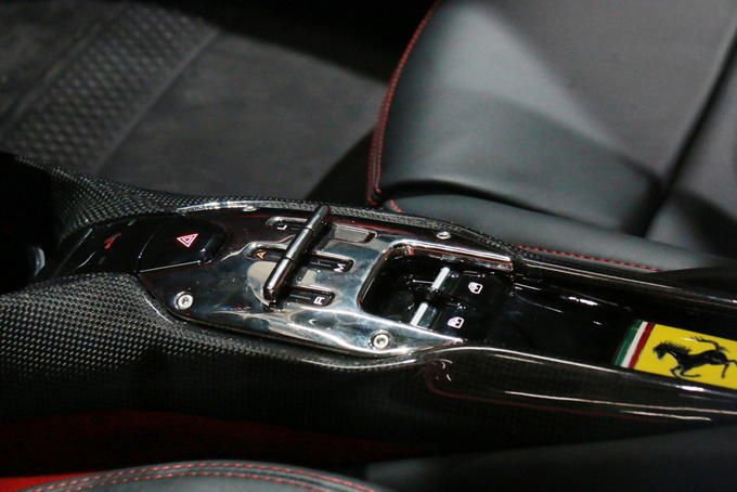 V6混动小排量的法拉利还是那个味吗?赛道试驾法拉利296 GTB超跑休闲区蓝鸢梦想 - Www.slyday.coM V6混动小排量的法拉利还是那个味吗?赛道试驾法拉利296 GTB超跑休闲区蓝鸢梦想 - Www.slyday.coM