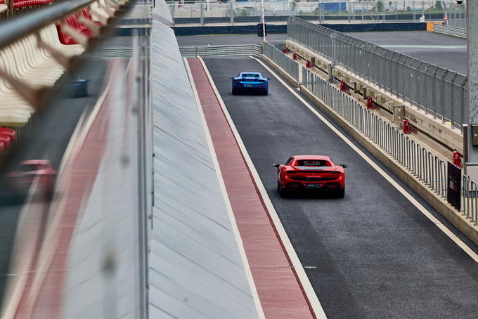 V6混动小排量的法拉利还是那个味吗?赛道试驾法拉利296 GTB超跑休闲区蓝鸢梦想 - Www.slyday.coM V6混动小排量的法拉利还是那个味吗?赛道试驾法拉利296 GTB超跑休闲区蓝鸢梦想 - Www.slyday.coM