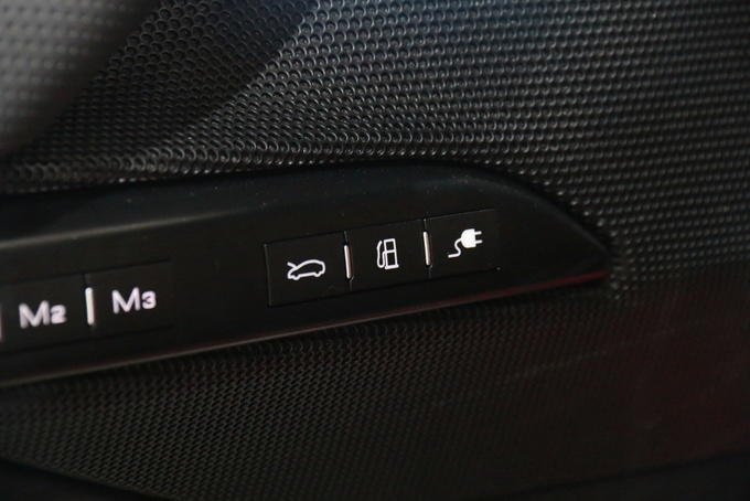 V6混动小排量的法拉利还是那个味吗?赛道试驾法拉利296 GTB超跑休闲区蓝鸢梦想 - Www.slyday.coM V6混动小排量的法拉利还是那个味吗?赛道试驾法拉利296 GTB超跑休闲区蓝鸢梦想 - Www.slyday.coM