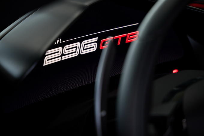 V6混动小排量的法拉利还是那个味吗?赛道试驾法拉利296 GTB超跑休闲区蓝鸢梦想 - Www.slyday.coM V6混动小排量的法拉利还是那个味吗?赛道试驾法拉利296 GTB超跑休闲区蓝鸢梦想 - Www.slyday.coM