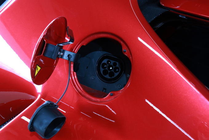 V6混动小排量的法拉利还是那个味吗?赛道试驾法拉利296 GTB超跑休闲区蓝鸢梦想 - Www.slyday.coM V6混动小排量的法拉利还是那个味吗?赛道试驾法拉利296 GTB超跑休闲区蓝鸢梦想 - Www.slyday.coM