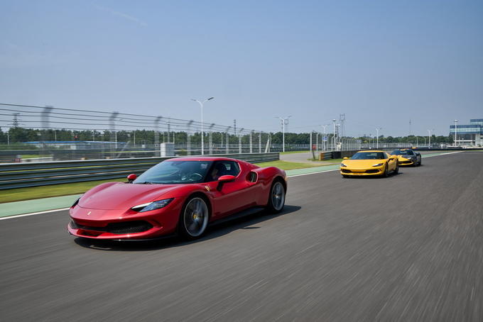 V6混动小排量的法拉利还是那个味吗?赛道试驾法拉利296 GTB超跑休闲区蓝鸢梦想 - Www.slyday.coM V6混动小排量的法拉利还是那个味吗?赛道试驾法拉利296 GTB超跑休闲区蓝鸢梦想 - Www.slyday.coM