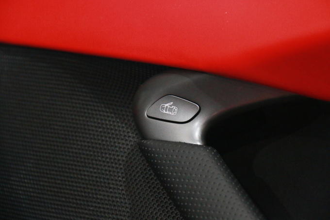 V6混动小排量的法拉利还是那个味吗?赛道试驾法拉利296 GTB超跑休闲区蓝鸢梦想 - Www.slyday.coM V6混动小排量的法拉利还是那个味吗?赛道试驾法拉利296 GTB超跑休闲区蓝鸢梦想 - Www.slyday.coM