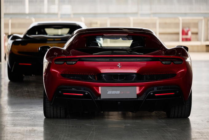 V6混动小排量的法拉利还是那个味吗?赛道试驾法拉利296 GTB超跑休闲区蓝鸢梦想 - Www.slyday.coM V6混动小排量的法拉利还是那个味吗?赛道试驾法拉利296 GTB超跑休闲区蓝鸢梦想 - Www.slyday.coM