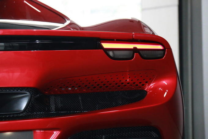 V6混动小排量的法拉利还是那个味吗?赛道试驾法拉利296 GTB超跑休闲区蓝鸢梦想 - Www.slyday.coM V6混动小排量的法拉利还是那个味吗?赛道试驾法拉利296 GTB超跑休闲区蓝鸢梦想 - Www.slyday.coM