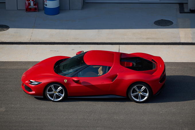 V6混动小排量的法拉利还是那个味吗?赛道试驾法拉利296 GTB超跑休闲区蓝鸢梦想 - Www.slyday.coM V6混动小排量的法拉利还是那个味吗?赛道试驾法拉利296 GTB超跑休闲区蓝鸢梦想 - Www.slyday.coM