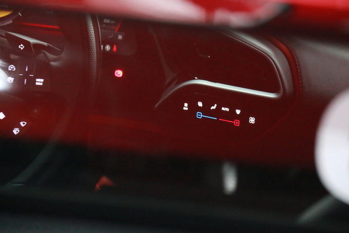 V6混动小排量的法拉利还是那个味吗?赛道试驾法拉利296 GTB超跑休闲区蓝鸢梦想 - Www.slyday.coM V6混动小排量的法拉利还是那个味吗?赛道试驾法拉利296 GTB超跑休闲区蓝鸢梦想 - Www.slyday.coM