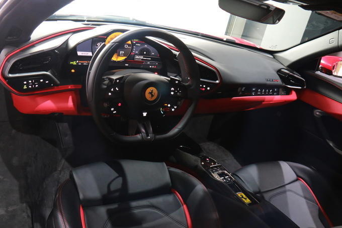 V6混动小排量的法拉利还是那个味吗?赛道试驾法拉利296 GTB超跑休闲区蓝鸢梦想 - Www.slyday.coM V6混动小排量的法拉利还是那个味吗?赛道试驾法拉利296 GTB超跑休闲区蓝鸢梦想 - Www.slyday.coM