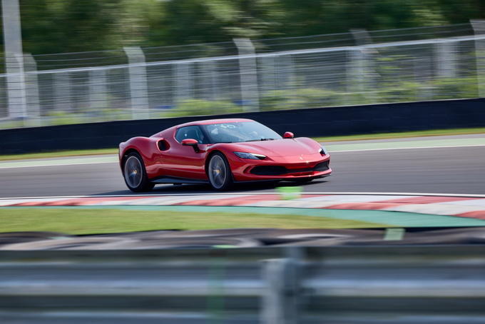 V6混动小排量的法拉利还是那个味吗?赛道试驾法拉利296 GTB超跑休闲区蓝鸢梦想 - Www.slyday.coM V6混动小排量的法拉利还是那个味吗?赛道试驾法拉利296 GTB超跑休闲区蓝鸢梦想 - Www.slyday.coM