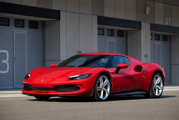 V6混动小排量的法拉利还是那个味吗?赛道试驾法拉利296 GTB超跑休闲区蓝鸢梦想 - Www.slyday.coM V6混动小排量的法拉利还是那个味吗?赛道试驾法拉利296 GTB超跑休闲区蓝鸢梦想 - Www.slyday.coM