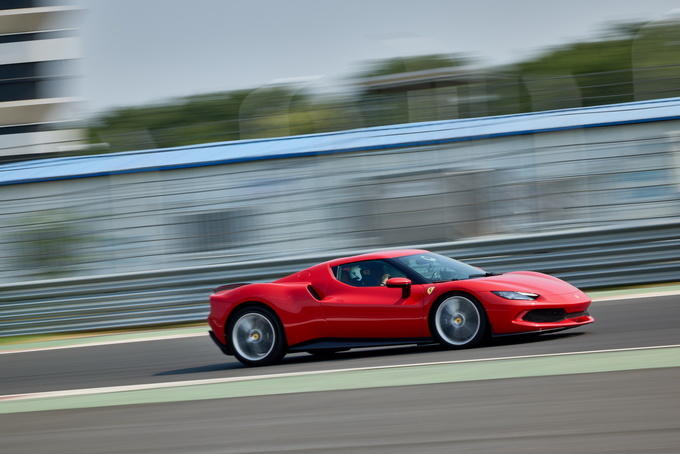 V6混动小排量的法拉利还是那个味吗?赛道试驾法拉利296 GTB超跑休闲区蓝鸢梦想 - Www.slyday.coM V6混动小排量的法拉利还是那个味吗?赛道试驾法拉利296 GTB超跑休闲区蓝鸢梦想 - Www.slyday.coM