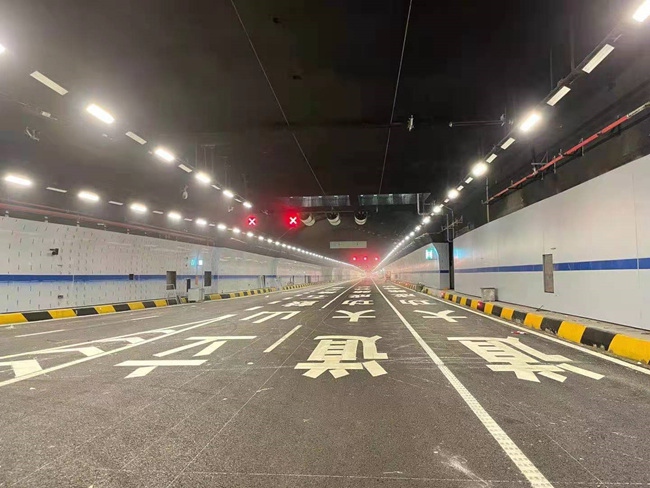 海沧海底隧道双向六车道实景. 厦门市委宣传部供图