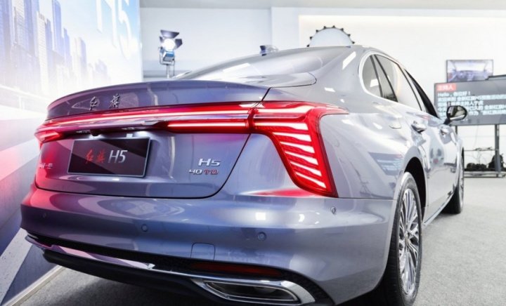 B级也内卷!红旗H5对比广汽本田雅阁,谁性价比更高?
