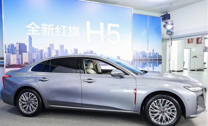 B级也内卷!红旗H5对比广汽本田雅阁,谁性价比更高?