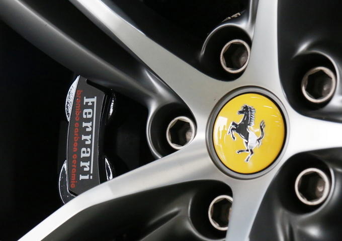 V6混动小排量的法拉利还是那个味吗?赛道试驾法拉利296 GTB超跑休闲区蓝鸢梦想 - Www.slyday.coM V6混动小排量的法拉利还是那个味吗?赛道试驾法拉利296 GTB超跑休闲区蓝鸢梦想 - Www.slyday.coM