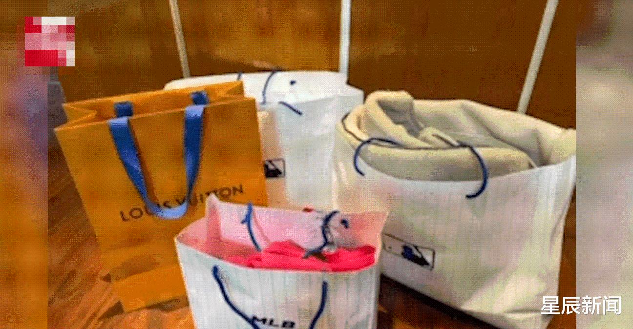 女生第一次去男友家,全家仪式感拉满,男朋友爸妈拉横幅欢迎休闲区蓝鸢梦想 - Www.slyday.coM 女生第一次去男友家,全家仪式感拉满,男朋友爸妈拉横幅欢迎休闲区蓝鸢梦想 - Www.slyday.coM