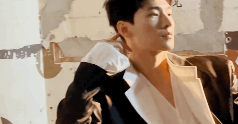 杨洋x gq ┊ 斜阳照射下的深邃轮廓,动静之间