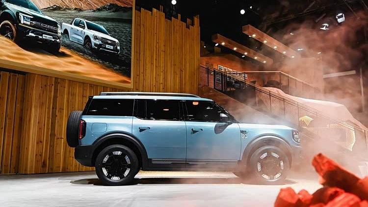 福特智趣烈马携双动力版本亮相，提供纯电/增程双动力