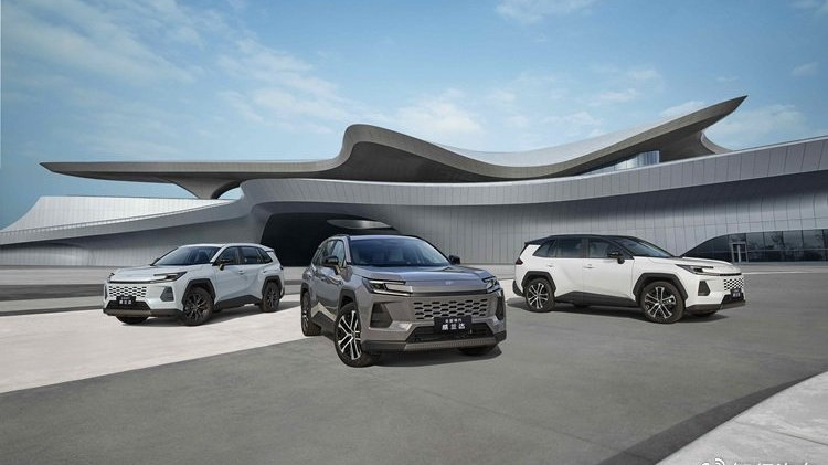 新款丰田威兰达上市，2.0L纯燃油要卖16万？