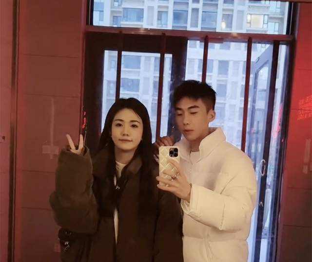 网红“奶砖”被曝疑似出轨！多次背着男友约会，对方爸爸叫其儿媳-奶砖小姐姐