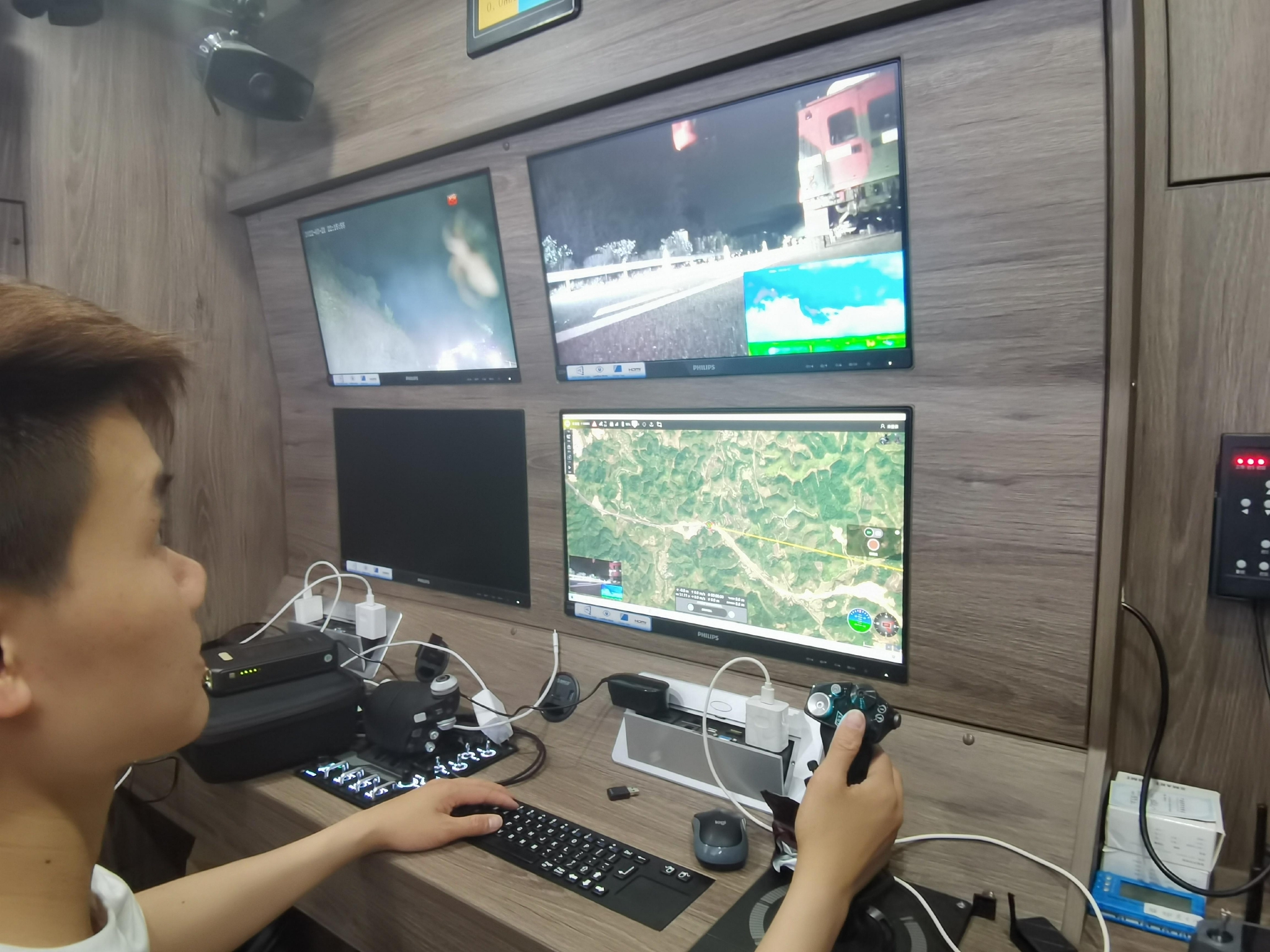 肇庆企业助力东航客机坠毁事故救援休闲区蓝鸢梦想 - Www.slyday.coM 肇庆企业助力东航客机坠毁事故救援休闲区蓝鸢梦想 - Www.slyday.coM