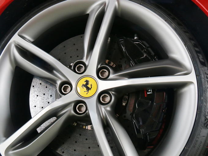 V6混动小排量的法拉利还是那个味吗?赛道试驾法拉利296 GTB超跑休闲区蓝鸢梦想 - Www.slyday.coM V6混动小排量的法拉利还是那个味吗?赛道试驾法拉利296 GTB超跑休闲区蓝鸢梦想 - Www.slyday.coM