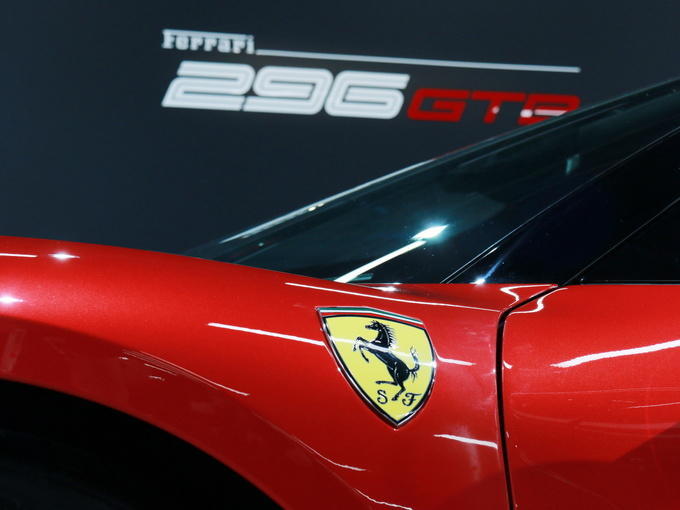 V6混动小排量的法拉利还是那个味吗?赛道试驾法拉利296 GTB超跑休闲区蓝鸢梦想 - Www.slyday.coM V6混动小排量的法拉利还是那个味吗?赛道试驾法拉利296 GTB超跑休闲区蓝鸢梦想 - Www.slyday.coM