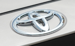 大空间合资家轿如何选?现代伊兰特对比丰田凌尚