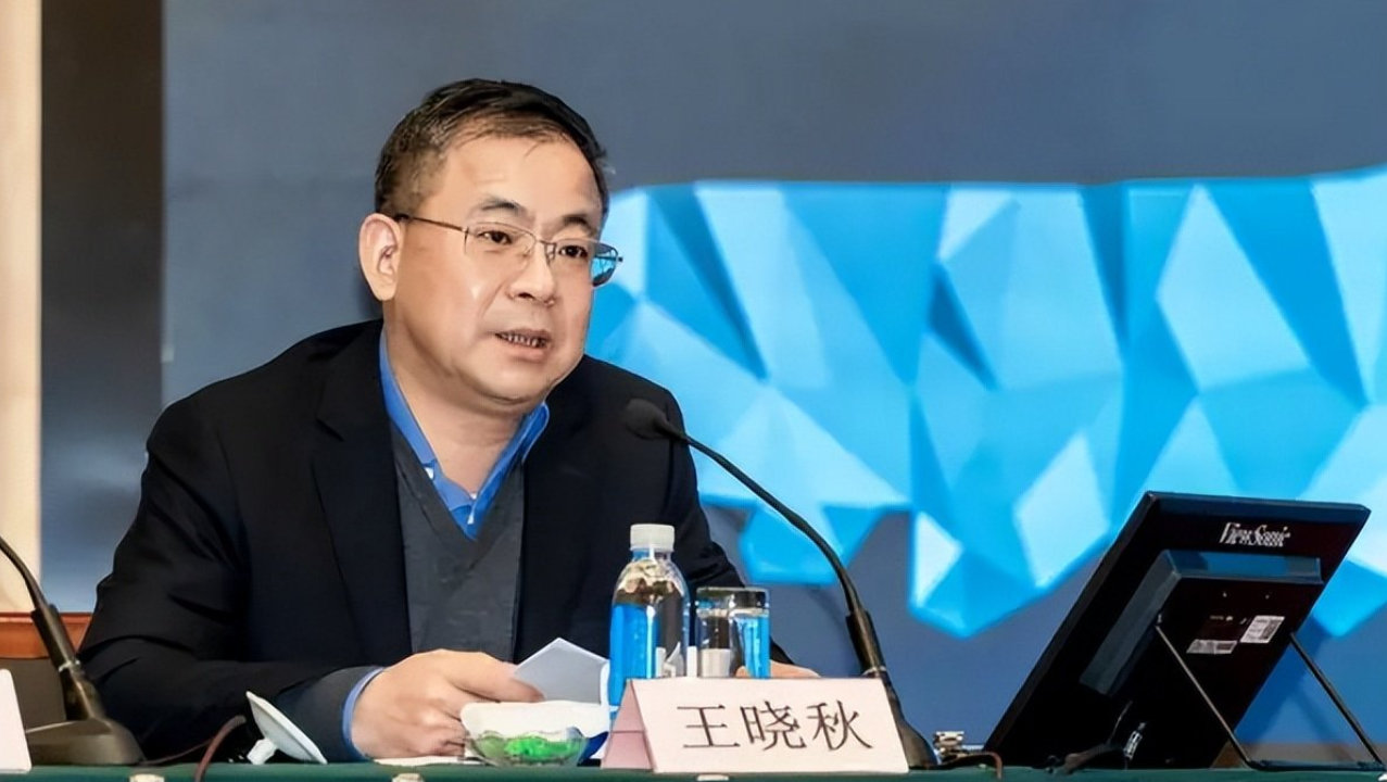 王晓秋卸任上海汽车工业有限公司董事长,梅红卫接棒 王晓秋卸任上海汽车工业有限公司董事长,梅红卫接棒