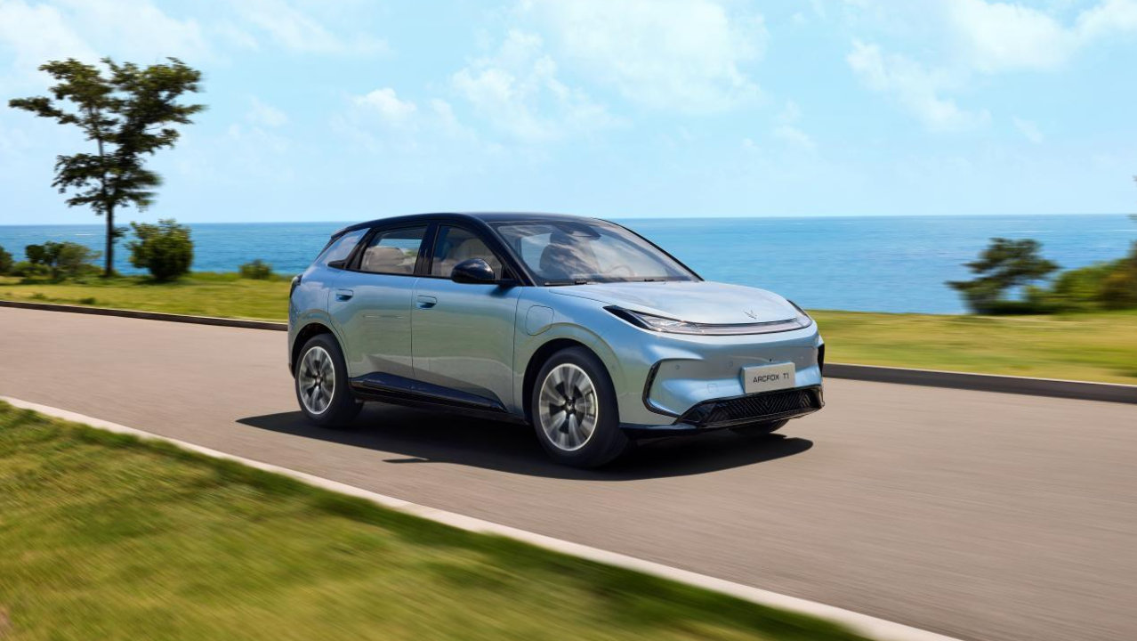 这个冬天，为什么说极狐T1是6万级最靠谱纯电出行搭子？