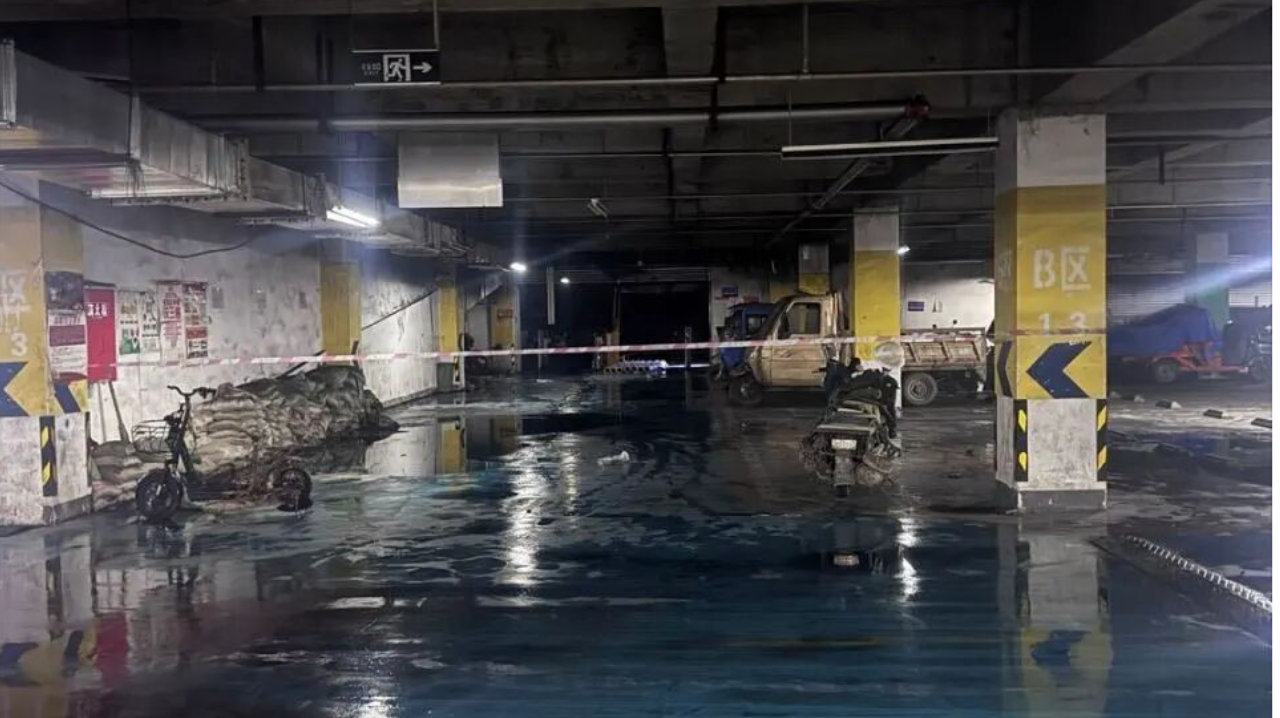 新都一小区地下停车场数辆电瓶车被烧！国富科技集团“直击”安全痛点