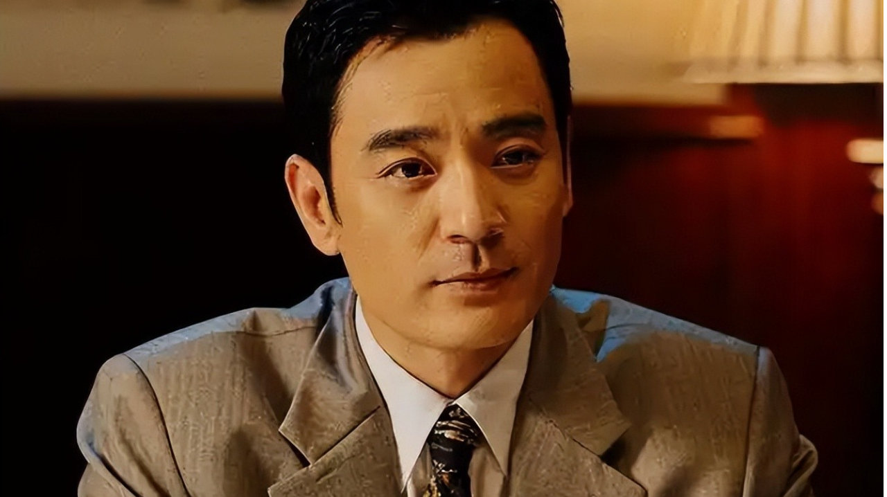 他娶过郝蕾，爱过王珞丹，负了殷桃，没想到38岁却又娶小10岁的她