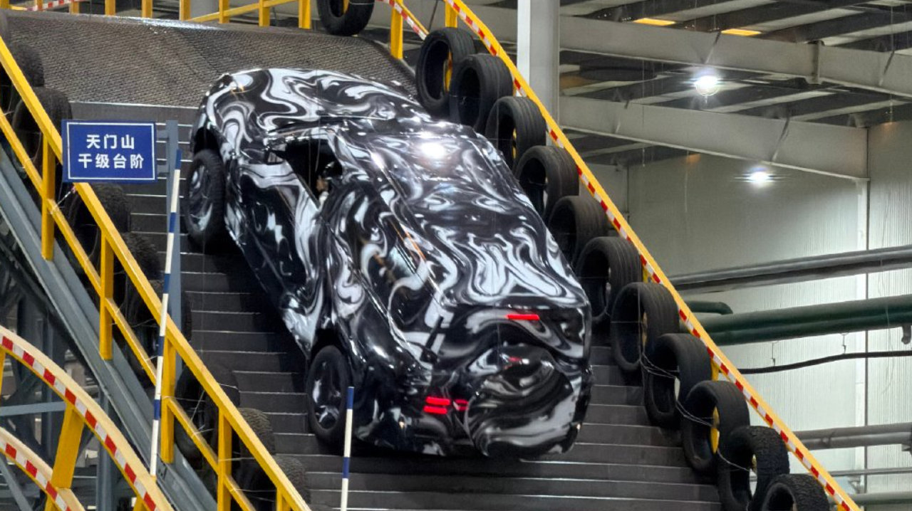 千级天梯如履平地，比亚迪神秘测试背后：越野的硬核“宣言”