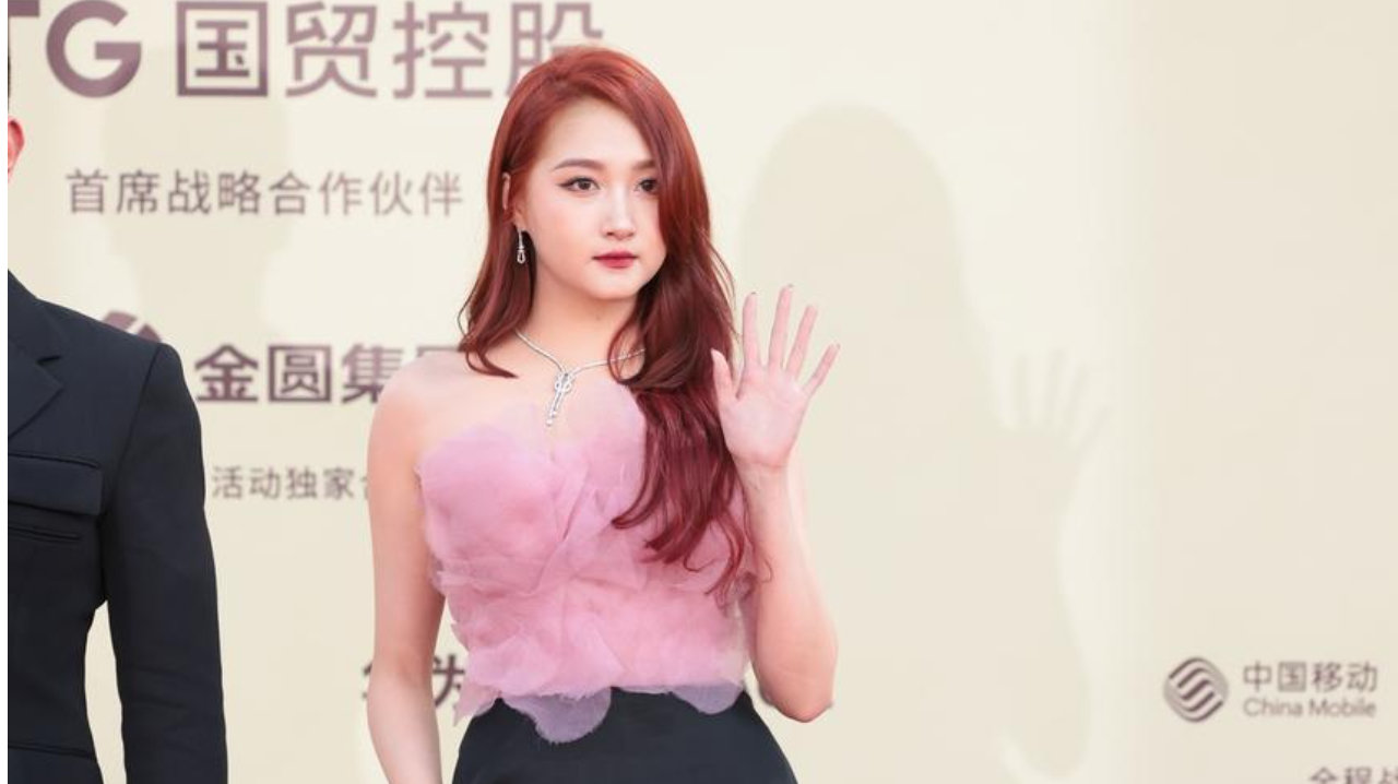 关晓彤：实力派与偶像派的交织之谜