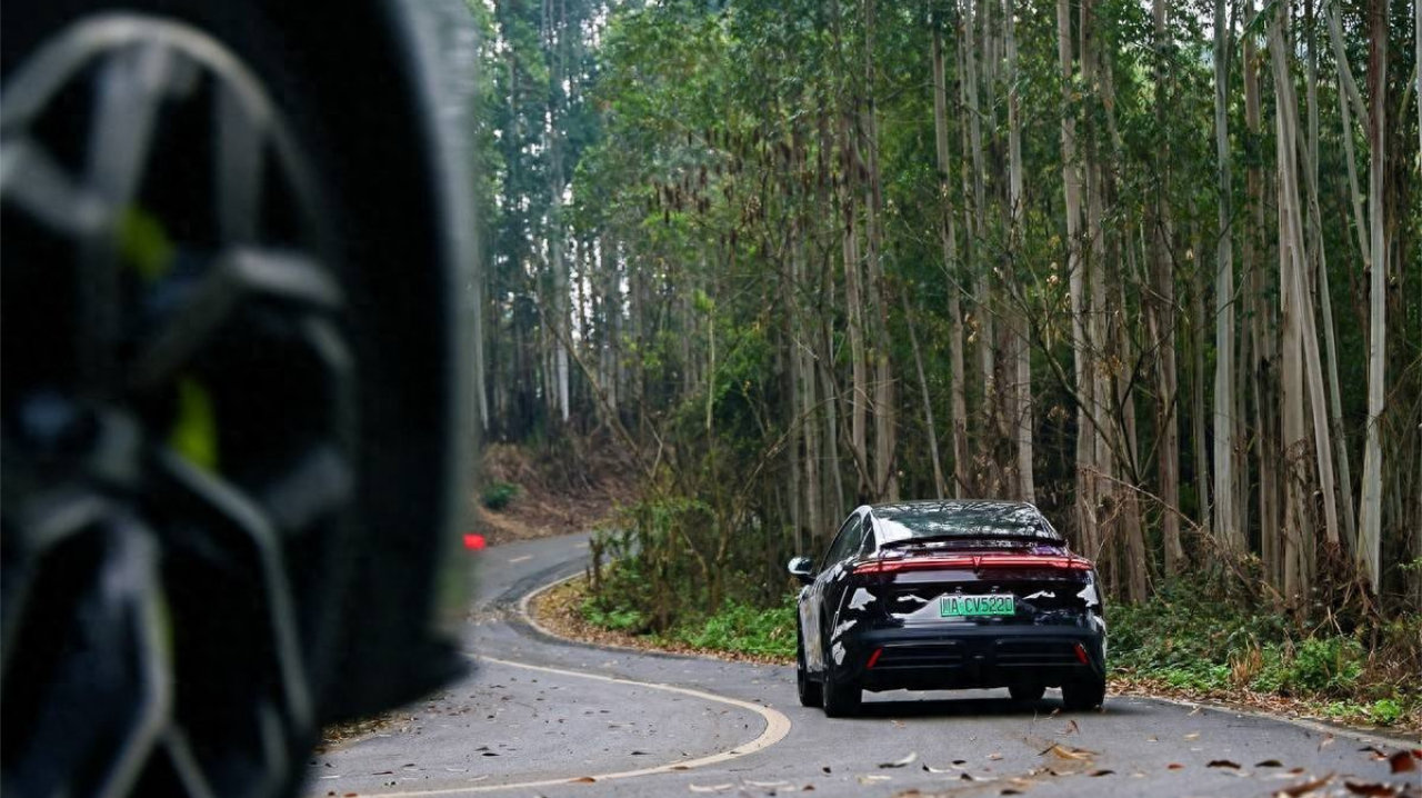 跑完龙泉山才明白，深蓝L06为什么敢叫“跑山之王”